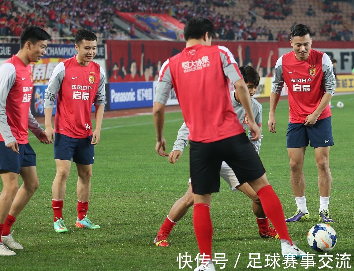 记者：于汉超正在参加B级教练培训班，下赛季将担任申花助教（记者曝于汉超报名B级教练班，下季将担任申花助教）