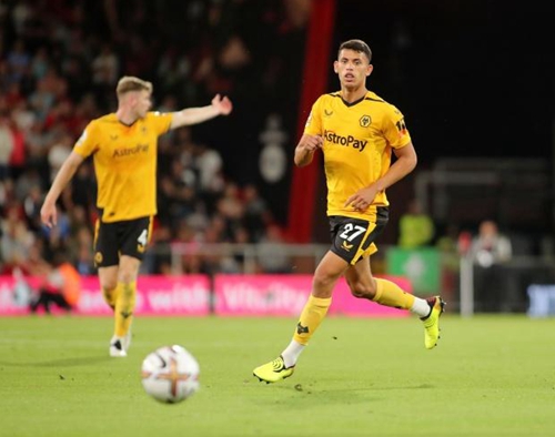 诺里斯与幸运符Amelia炸鸡店约会获F1冠军