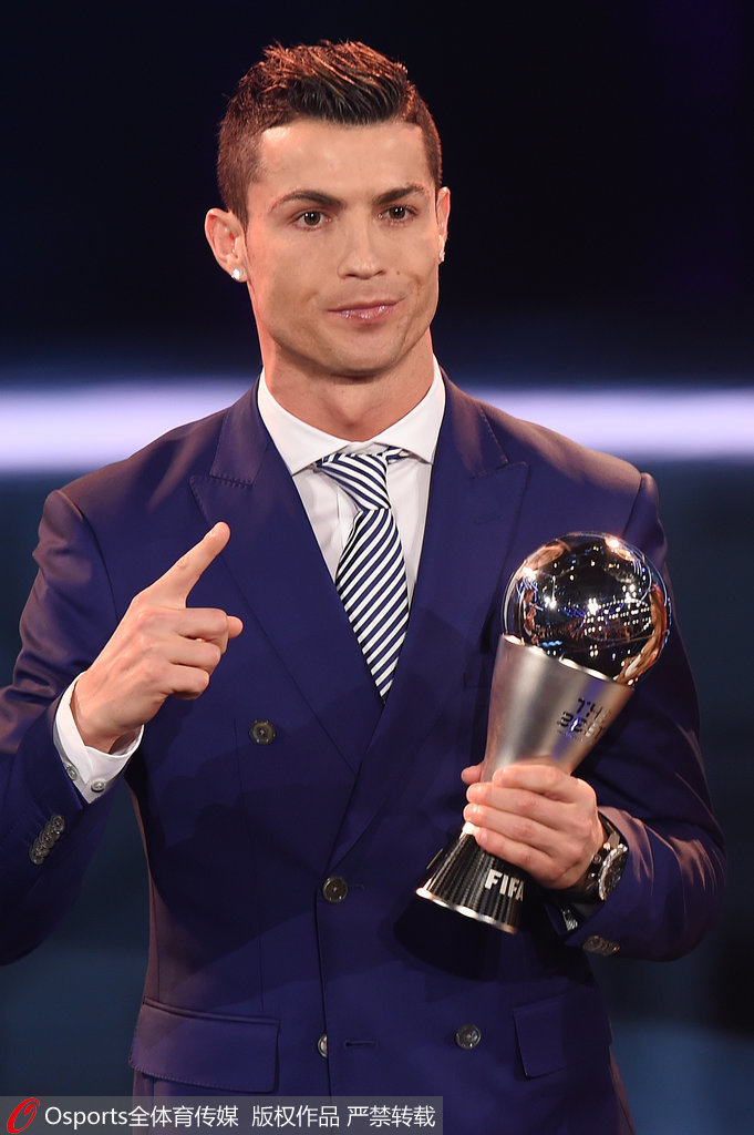 “高尔夫皇帝”伍兹称“腰部恢复速度不快…回归赛场时间未定”