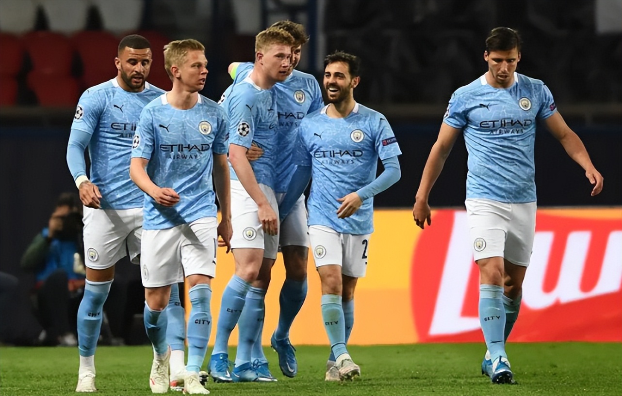 队友送大礼！QPR绝杀功臣疯狂庆祝，下一秒只剩底裤苦笑