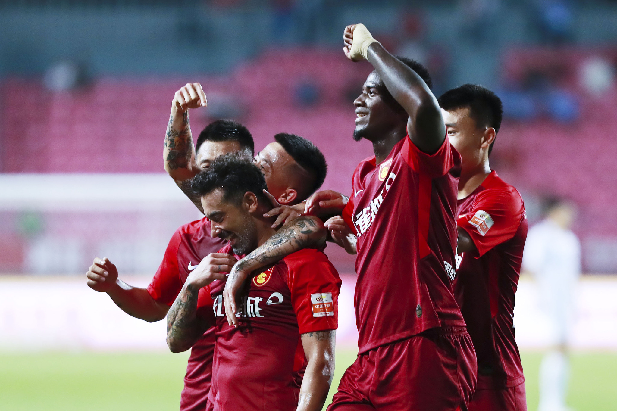 联赛、欧冠、世界杯和金球奖？亚马尔：我全都想要（亚马尔放话：联赛、欧冠、世界杯与金球，我全都要）