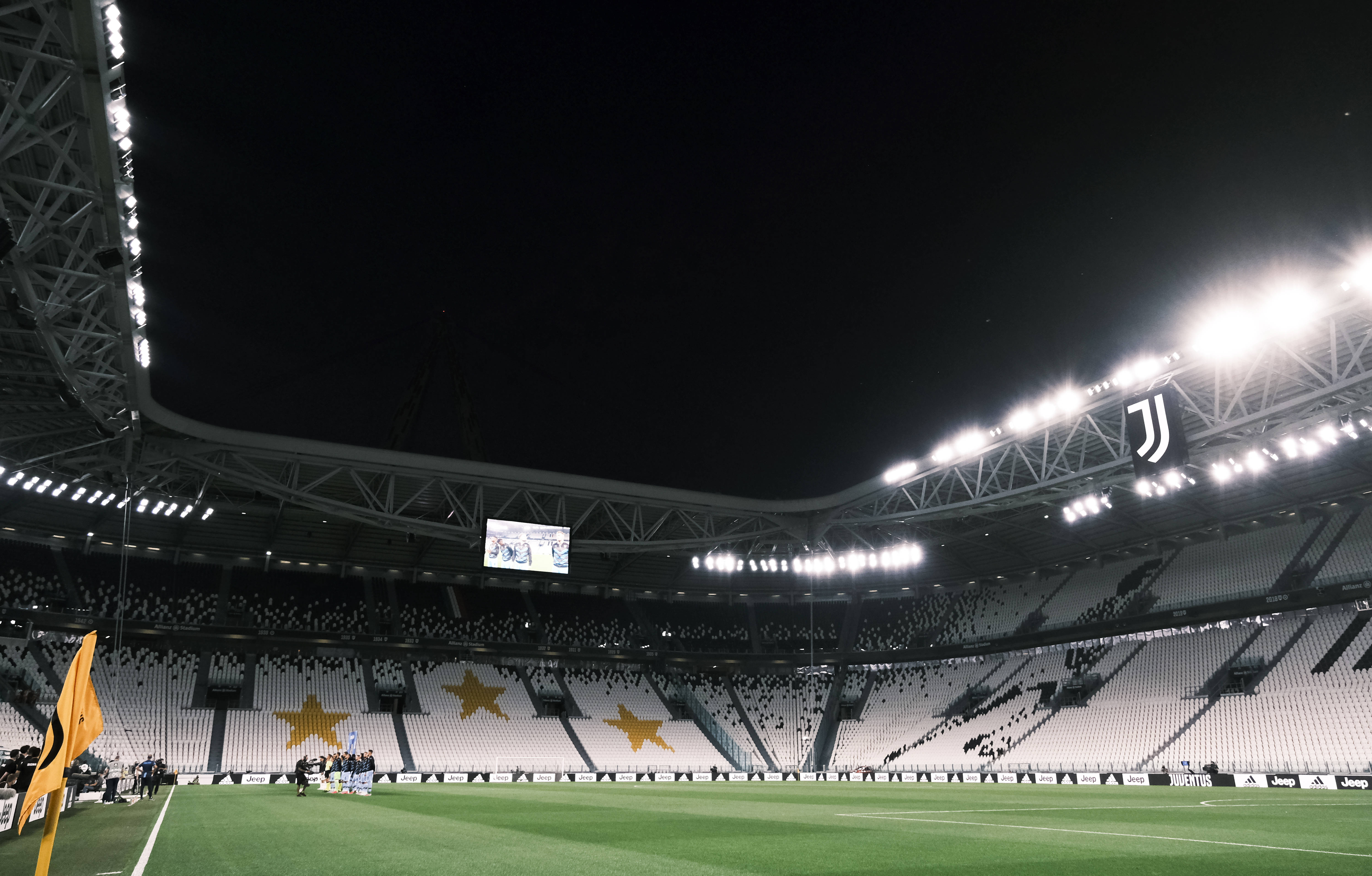 拉波尔塔：我们正着手在诺坎普为梅西立雕像，他值得如此致敬