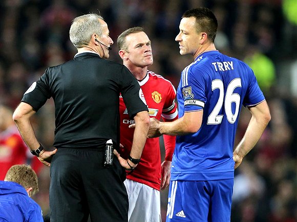 某国脚飞行十小时赶回备战