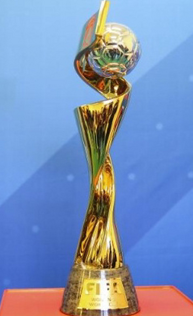 丹麦后卫：染红前球队完全掌控了比赛，这是生涯中最糟的经历（丹麦后卫直言红牌前球队完全主导比赛：职业生涯最糟一次）