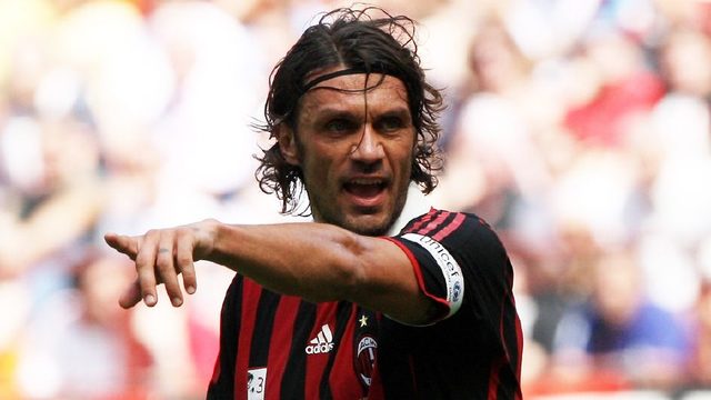 罗体：那不勒斯暂停引进左边锋，搁置了对斯特林和格10的联系