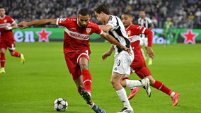 随着AC米兰3-2大逆转，意甲最新积分榜出炉：榜首易主+前三重洗牌（AC米兰3-2逆转取胜，意甲积分榜刷新：榜首易位，前三格局重组）