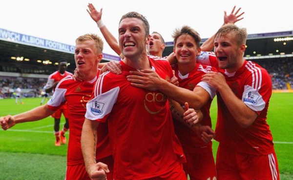 英超榜首再度易主，冠军争夺进入白热化（英超头名再易主，争冠大战白热化）