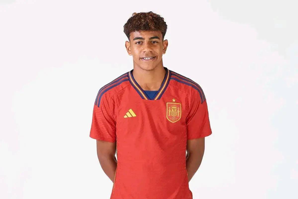 本泽马：姆巴佩需在重要时刻肩负使命，我不会在明年退役（本泽马：盼姆巴佩关键时刻挺身担当，否认明年退役）