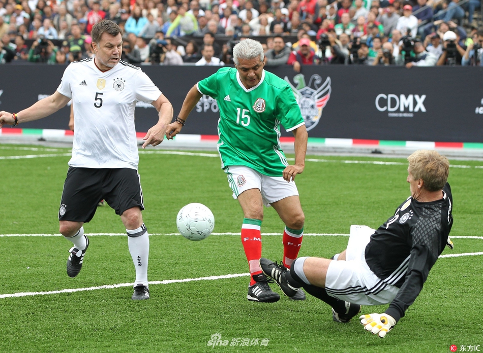 非洲杯战报：姆伯莫献助攻，埃永闪击制胜，喀麦隆1-0加蓬（非洲杯快讯：姆伯莫送妙传，埃永闪击建功，喀麦隆1-0小胜加蓬）