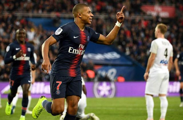 姆巴佩西甲生涯前50场47球，仅次于C罗（姆巴佩西甲50场轰入47球，效率仅次C罗）